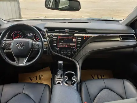 Toyota Camry 2020 года за 10 200 000 тг. в Актау – фото 11