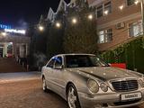 Mercedes-Benz E 430 2000 года за 5 999 999 тг. в Сарыагаш – фото 2