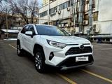 Toyota RAV4 2021 года за 17 200 000 тг. в Алматы – фото 2