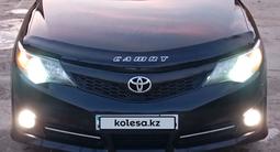 Toyota Camry 2012 года за 7 990 000 тг. в Атырау – фото 2