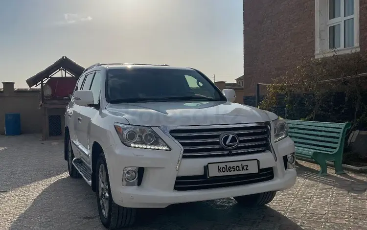 Lexus LX 570 2013 годаfor29 000 000 тг. в Актау