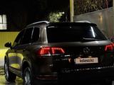Volkswagen Touareg 2012 года за 11 000 000 тг. в Алматы – фото 2