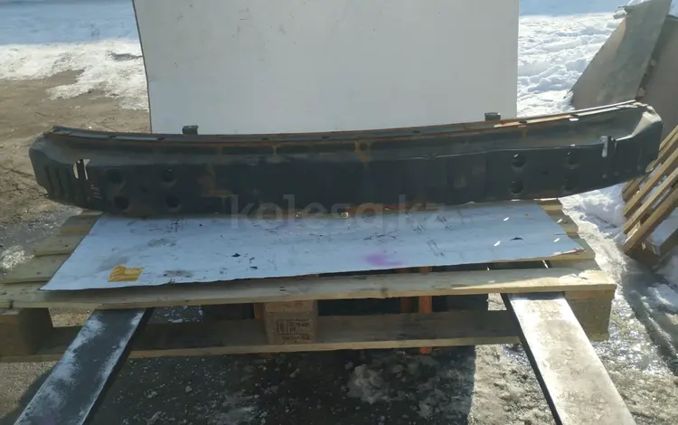 Усилитель бампера переднего на Toyota Estima за 20 000 тг. в Алматы