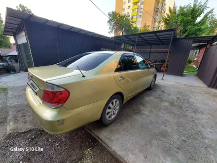 Toyota Camry 2004 года за 3 600 000 тг. в Алматы – фото 2