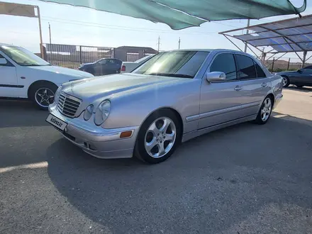Mercedes-Benz E 320 2002 года за 4 700 000 тг. в Актау – фото 2