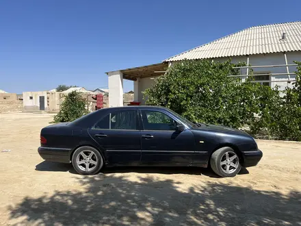 Mercedes-Benz E 280 1997 года за 3 400 000 тг. в Мангистау – фото 3