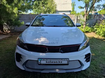 Kia Rio X-Line 2022 года за 9 500 000 тг. в Усть-Каменогорск – фото 2