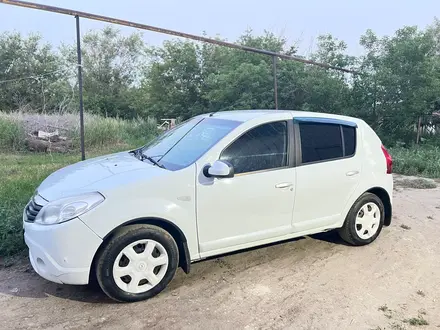 Renault Sandero 2013 года за 2 600 000 тг. в Кандыагаш – фото 4