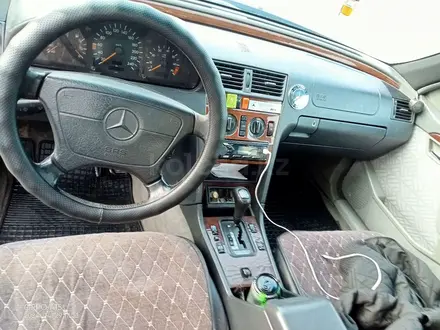Mercedes-Benz C 220 1995 года за 1 500 000 тг. в Алматы – фото 2