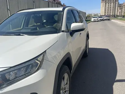 Toyota RAV4 2019 года за 16 000 000 тг. в Астана – фото 2