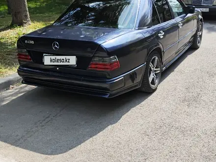 Mercedes-Benz E 260 1988 года за 1 300 000 тг. в Алматы