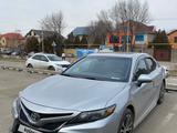 Toyota Camry 2018 года за 12 100 000 тг. в Алматы – фото 2