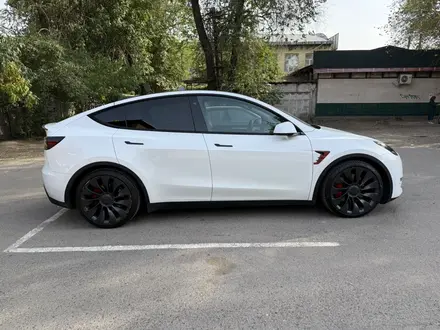 Tesla Model Y 2023 года за 16 490 000 тг. в Алматы – фото 3