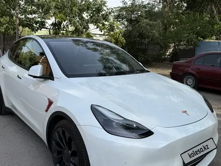 Tesla Model Y 2023 года за 16 490 000 тг. в Алматы – фото 2