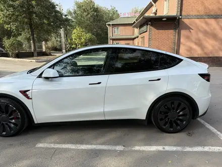 Tesla Model Y 2023 года за 16 490 000 тг. в Алматы – фото 5
