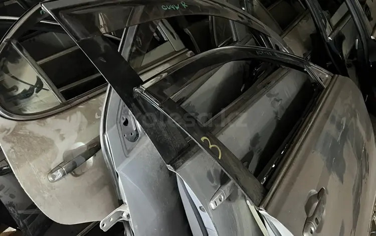 Двери передние задние левый правый NISSAN MITSUBISHI за 1 000 тг. в Астана