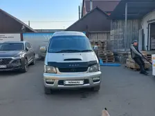 Toyota Town Ace Noah, 2000