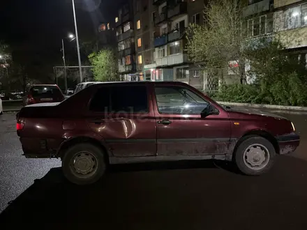 Volkswagen Vento 1993 года за 600 000 тг. в Караганда – фото 4