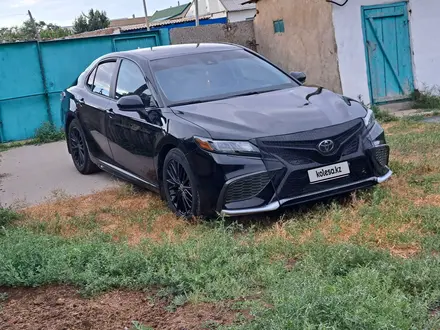 Toyota Camry 2020 года за 12 500 000 тг. в Уральск – фото 3