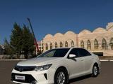 Toyota Camry 2017 года за 9 200 000 тг. в Уральск – фото 2