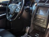 Toyota Camry 2017 года за 9 200 000 тг. в Уральск – фото 5