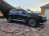 Hyundai Santa Fe 2023 года за 15 500 000 тг. в Атырау