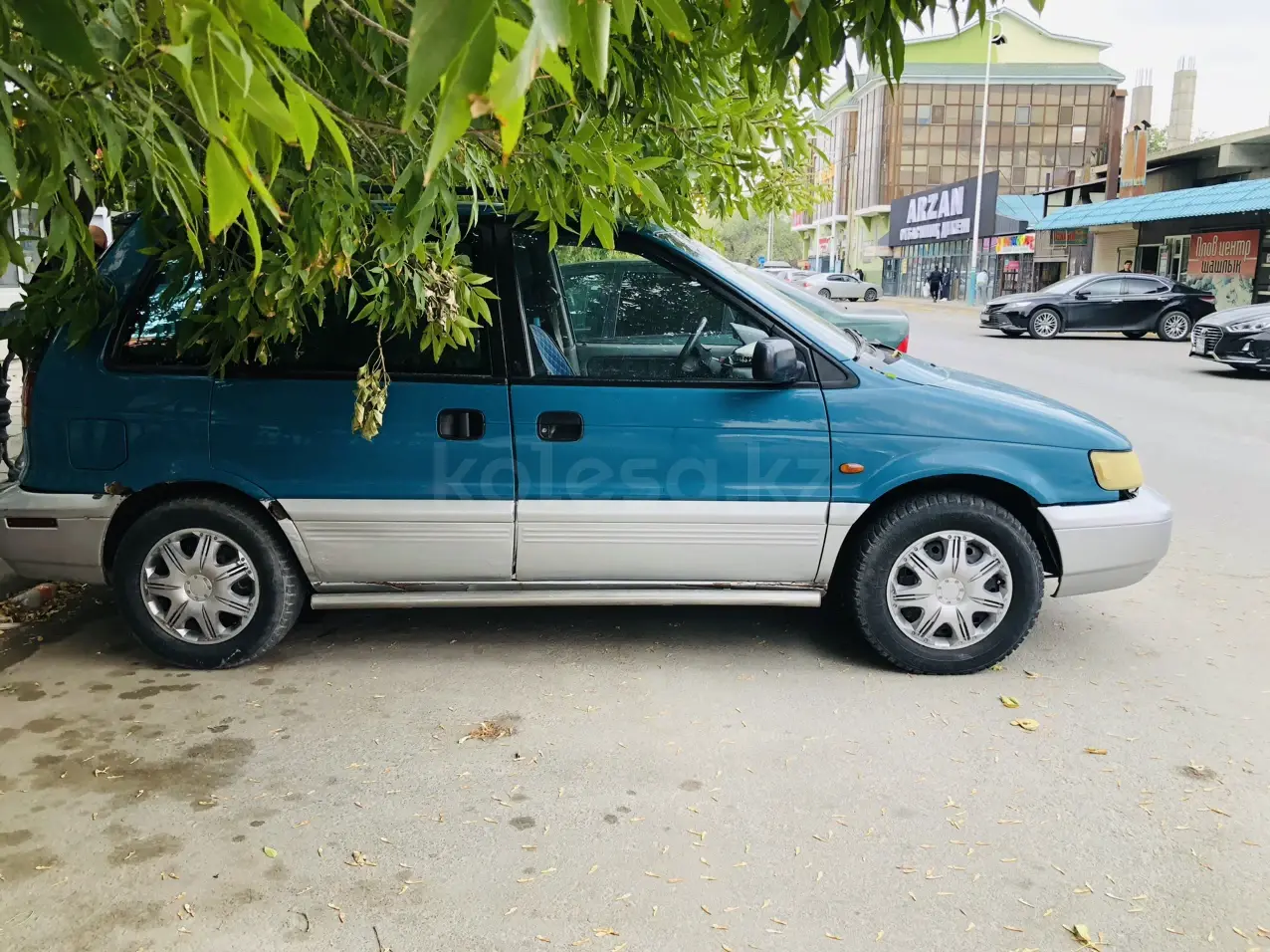 Mitsubishi Space Runner, 1992