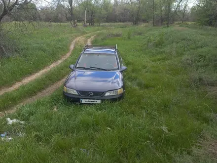 Opel Vectra 1997 года за 1 100 000 тг. в Актобе – фото 3