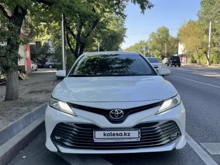 Toyota Camry 2018 года за 17 000 000 тг. в Алматы