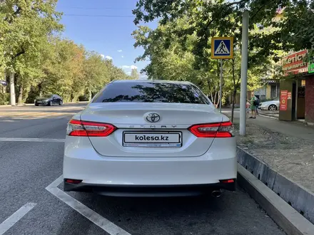 Toyota Camry 2018 года за 17 000 000 тг. в Алматы – фото 3