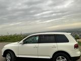 Volkswagen Touareg 2008 года за 8 000 000 тг. в Алматы – фото 5