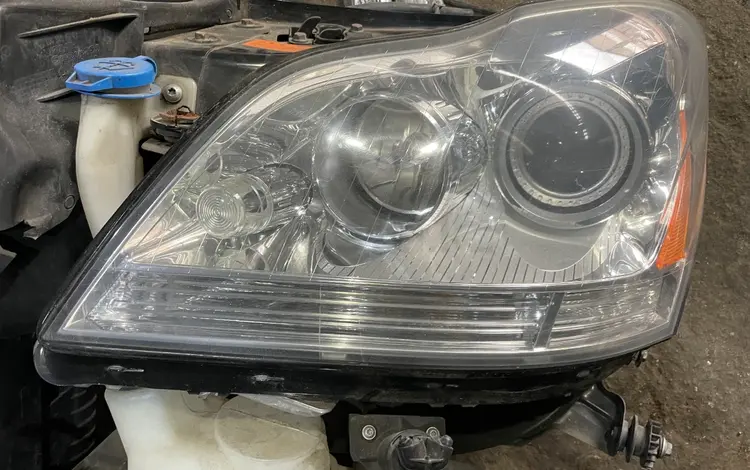 Фары передние на Мерседес 164 GL class W164 за 1 000 тг. в Алматы