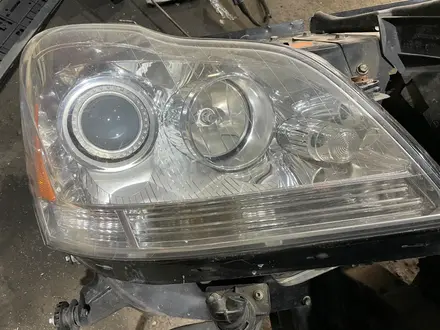 Фары передние на Мерседес 164 GL class W164 за 1 000 тг. в Алматы – фото 2