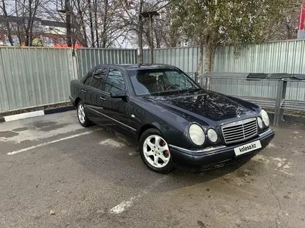 Mercedes-Benz E 320 1997 года за 3 500 000 тг. в Алматы – фото 22