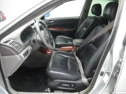 Toyota Camry 2005 года за 2 875 950 тг. в Актобе – фото 7