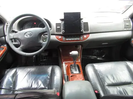 Toyota Camry 2005 года за 2 875 950 тг. в Актобе – фото 9