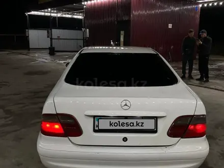 Mercedes-Benz CLK 320 1997 года за 1 500 000 тг. в Алматы – фото 5