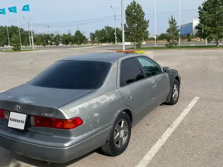 Toyota Camry 2000 года за 3 200 000 тг. в Тараз – фото 2