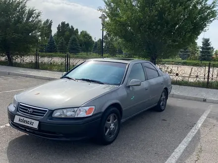 Toyota Camry 2000 года за 3 200 000 тг. в Тараз