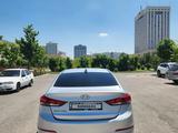 Hyundai Elantra 2018 года за 8 500 000 тг. в Шымкент – фото 2