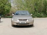 Toyota Camry 1998 года за 3 100 000 тг. в Семей
