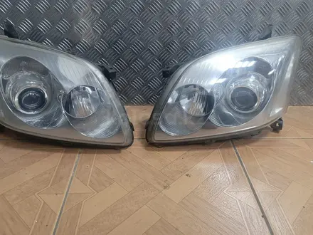 Фара на Toyota Аvensis 2004 год за 2 999 тг. в Шымкент