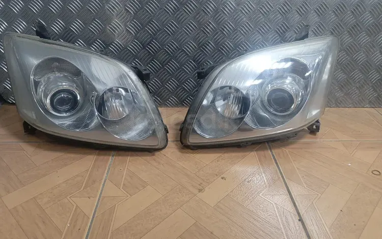 Фара на Toyota Аvensis 2004 год за 2 999 тг. в Шымкент