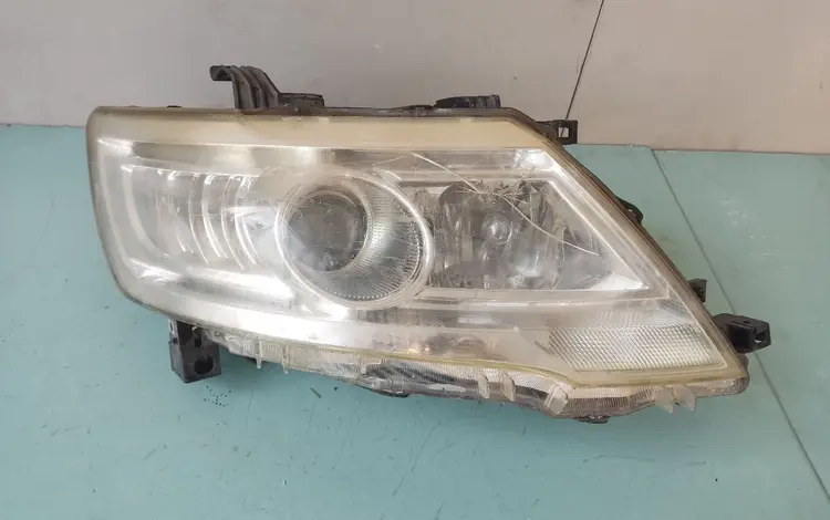 Фара Nissan Serena за 15 000 тг. в Алматы