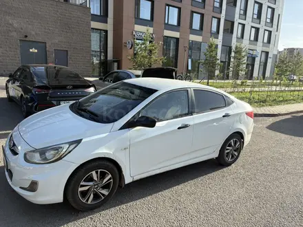 Hyundai Accent 2013 года за 3 500 000 тг. в Астана – фото 2