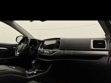 Toyota Highlander 2018 года за 15 500 000 тг. в Астана – фото 4