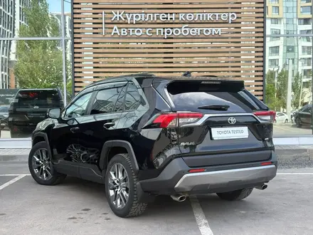 Toyota RAV4 Luxe 2020 года за 12 900 000 тг. в Астана – фото 2
