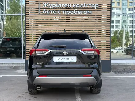 Toyota RAV4 Luxe 2020 года за 12 900 000 тг. в Астана – фото 4
