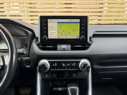 Toyota RAV4 Luxe 2020 года за 12 900 000 тг. в Астана – фото 15