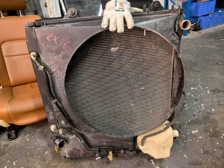 LX570, радиатор в сборе. за 1 000 тг. в Караганда